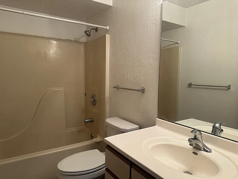 421 Adams St — Photo 7