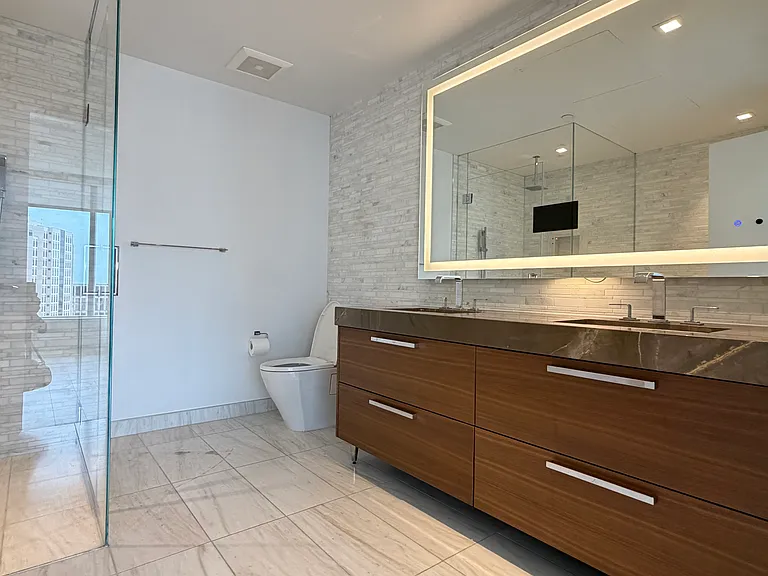 888 W East St #1504 — Photo 8