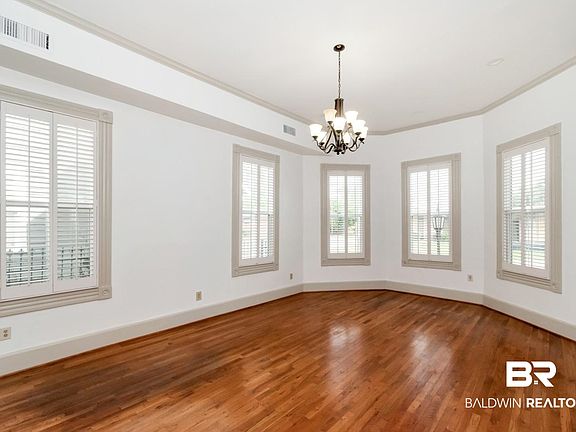 3rd image of 605 Saint Francis St
