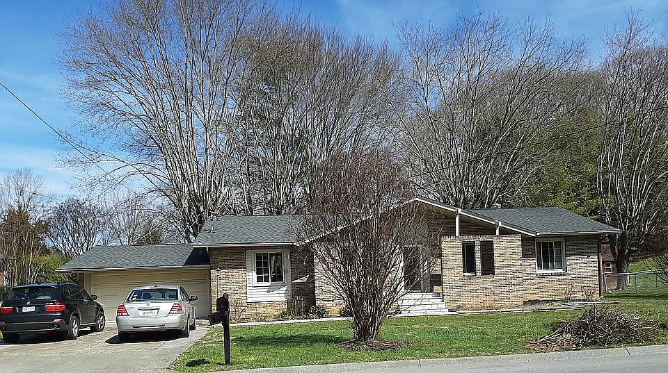 1st image of 2702 Oakcliff Ct