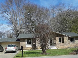 2702 Oakcliff Ct, Johnson City, TN 37601