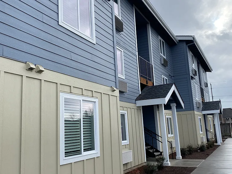 Queen Court Apartments — Photo 42