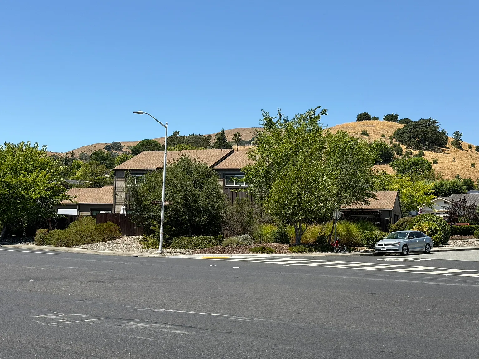 2 bed, 1.5 bath, $3,025 — Photo 2