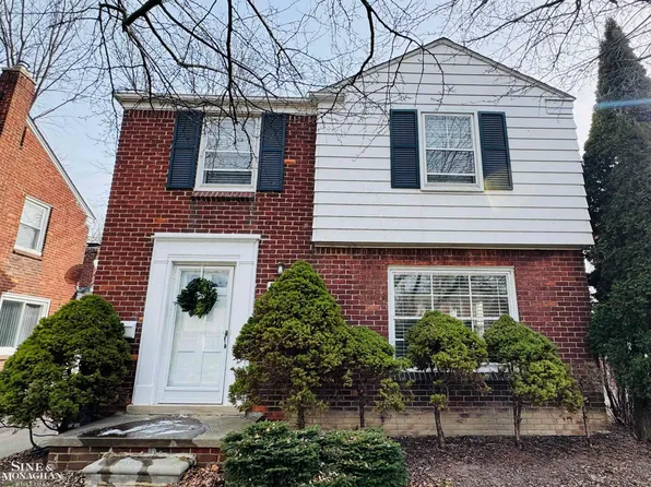 19258 Raymond St, Grosse Pointe Woods, MI 48236