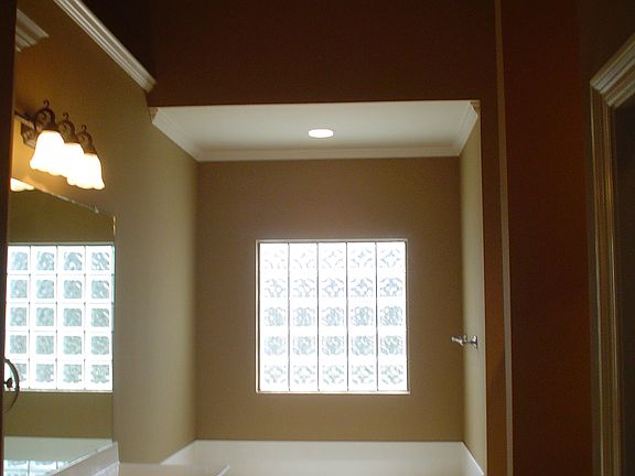 Jetted tub/Cathedral ceiling