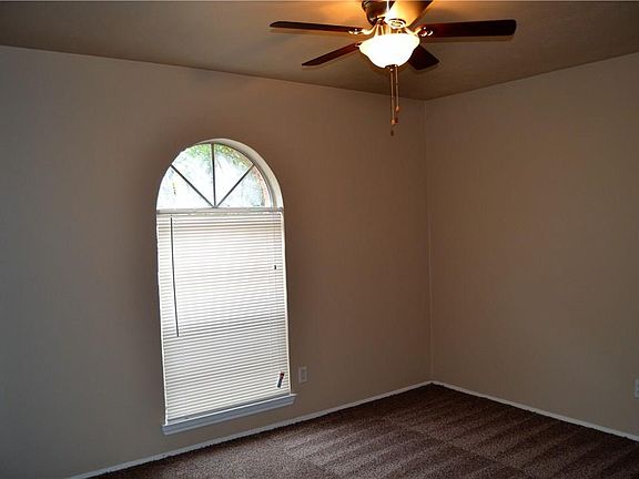 5th image of 2937 Emberwood Dr