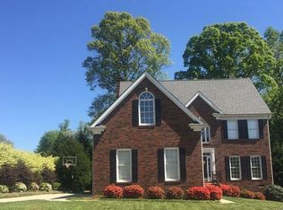 135 Foxfield Park Dr, Mooresville, NC 28115