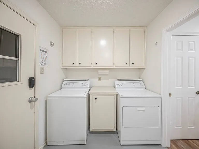 4007 Crestridge Dr — Photo 25