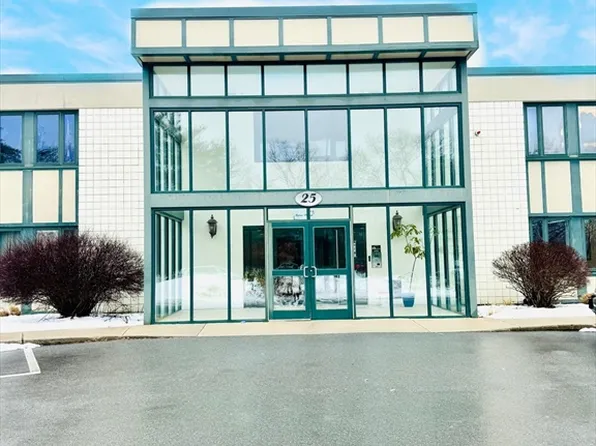 25 Alpine St Unit 15, Boston, MA 02136