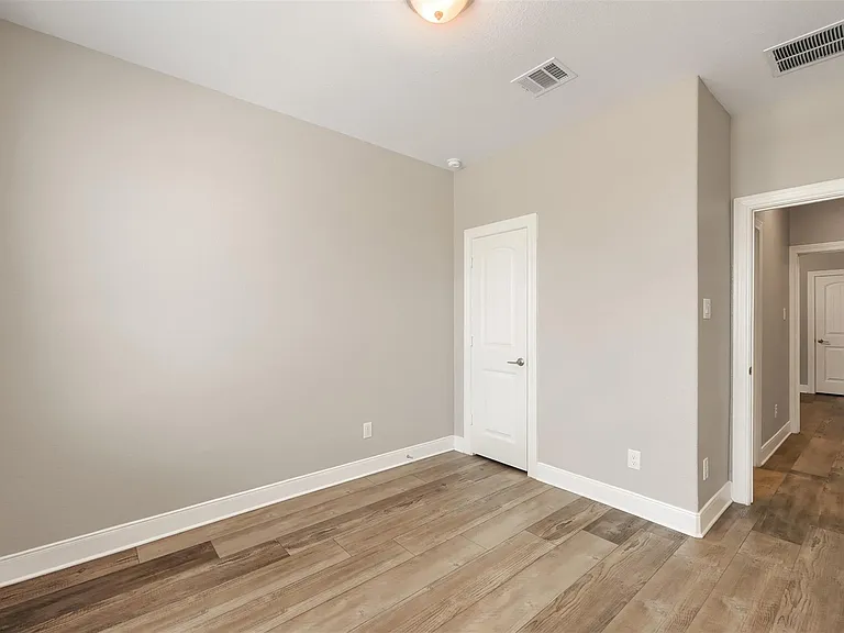 199 Kennicott Dr — Photo 15