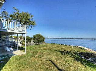 54 Macomber Ln, Portsmouth, RI 02871