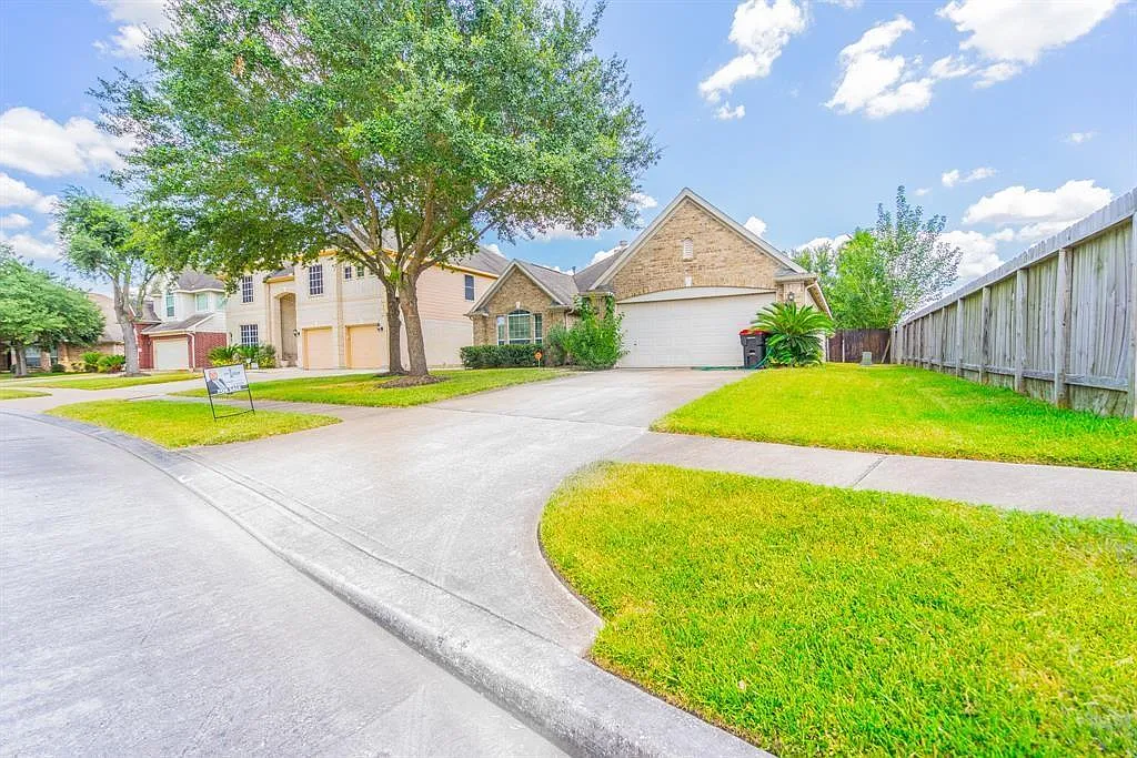 3 bed, 2.0 bath, 1711 sqft, $2,250 — Photo 2