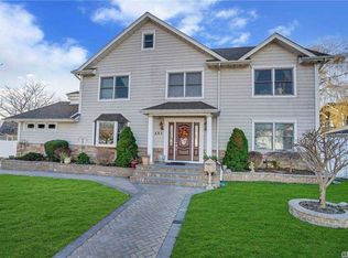 483 Sigmond St, Freeport, NY 11520