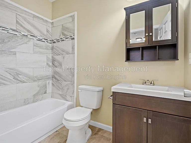 438 Elm St — Photo 5