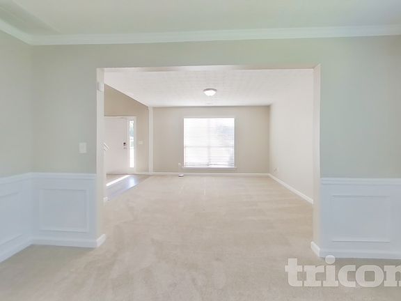 4th image of 113 Summit View Dr