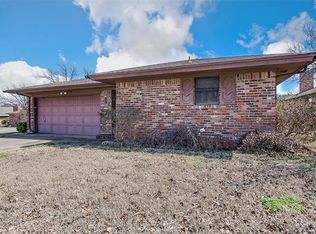 1 Longhurst Ct, Pantego, TX 76013