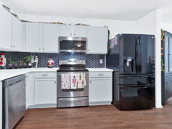 3rd image of 5722 Firethorn Dr
