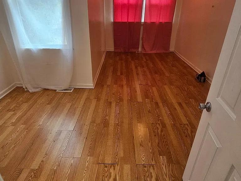 2548 Oswego Ave — Photo 12