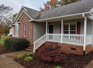 408 N Oak Ave, Landrum, SC 29356