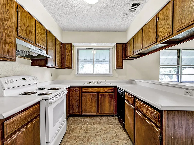302 Gateway St — Photo 10