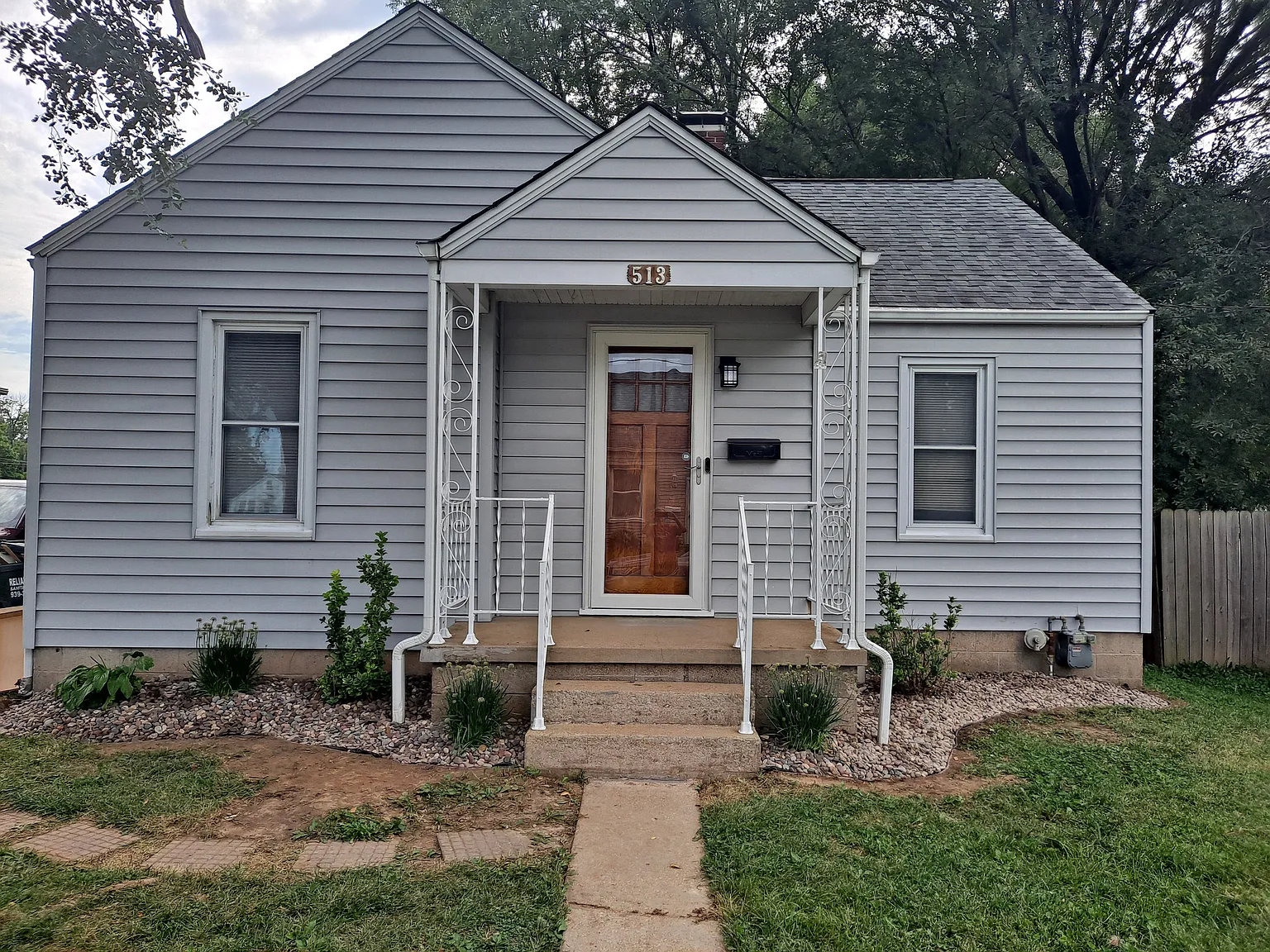 2 bed, 800 sqft, $1,400 — Photo 1