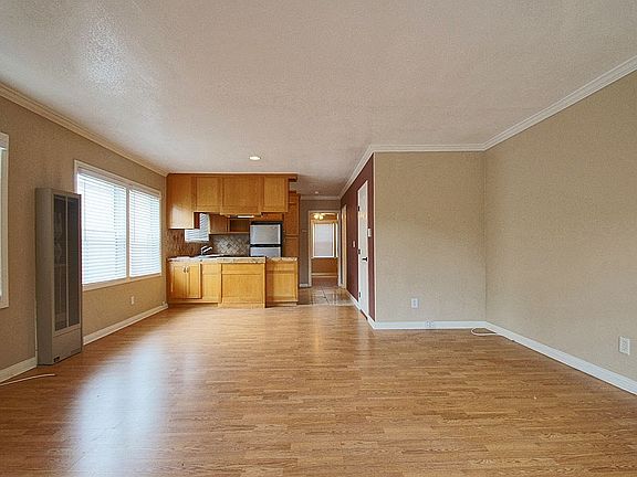 4th image of 1349 N Formosa Ave