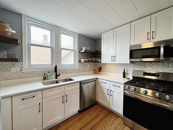 5th image of 3813 W Eddy St Unit 2