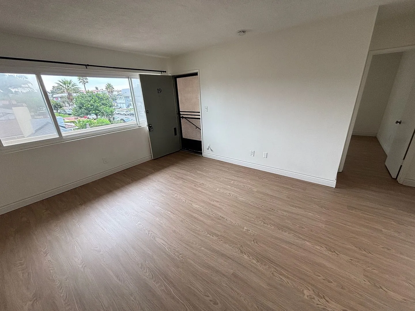 205 Avenue H — Photo 2