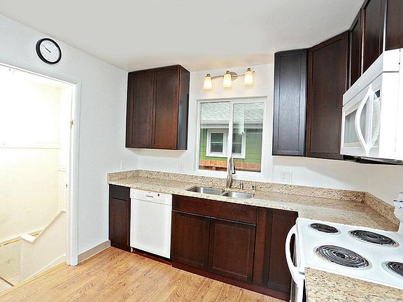 3rd image of 631 Avenue D
