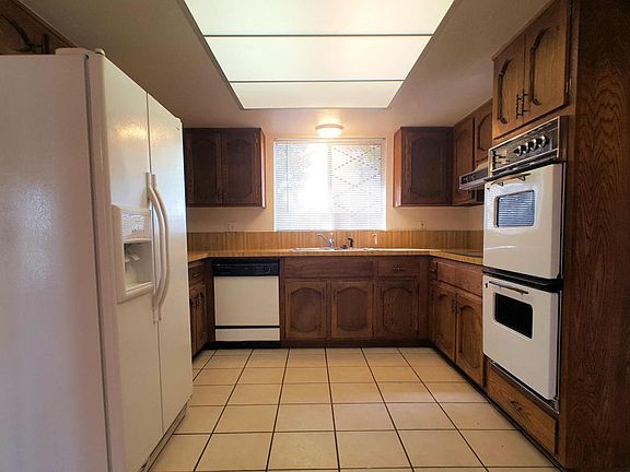 5th image of 8646 W Glendale Ave