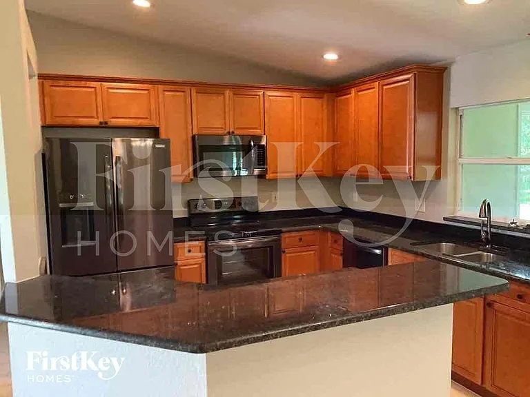 524 SW 25th Ln — Photo 3