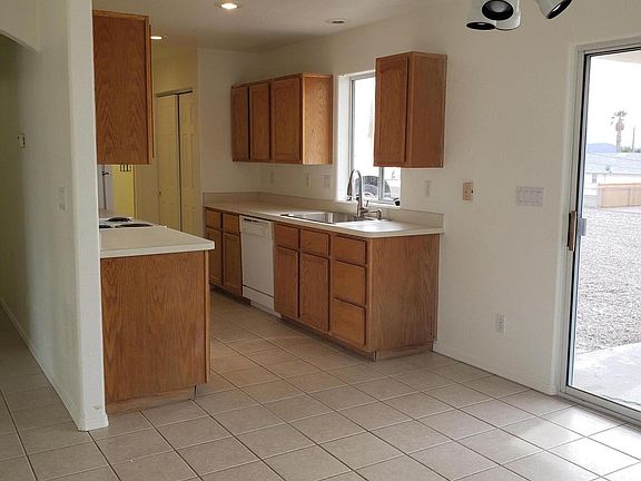 4th image of 975 San Juan Ln