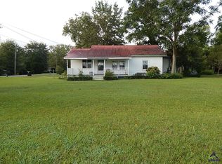 46 E Calhoun St, Reynolds, GA 31076