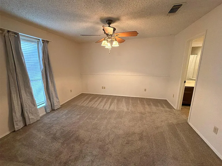 2327 Torrington Dr #C — Photo 15