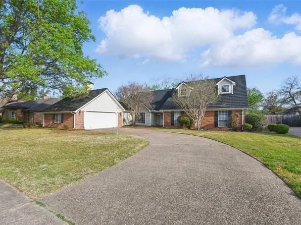 608 Oakview Dr, Hurst, TX 76054