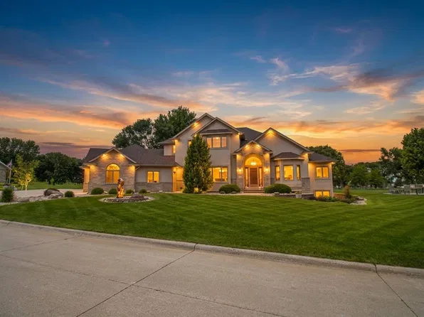 805 Heritage Dr, Rock Valley, IA 51247