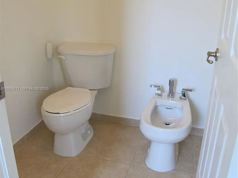 10716 NW 76th Ln — Photo 11