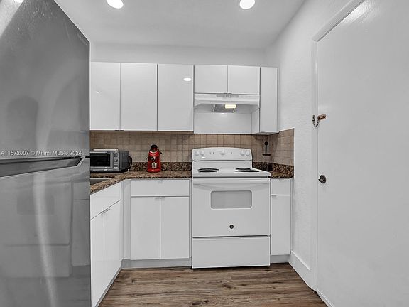 3rd image of 13900 Lake Placid Ct APT A39