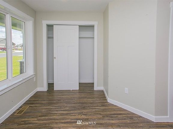 4th image of 332 Boylson Drive SE