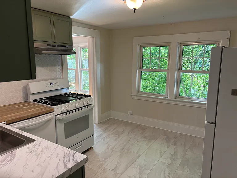 405 Willis Ave #2 — Photo 4