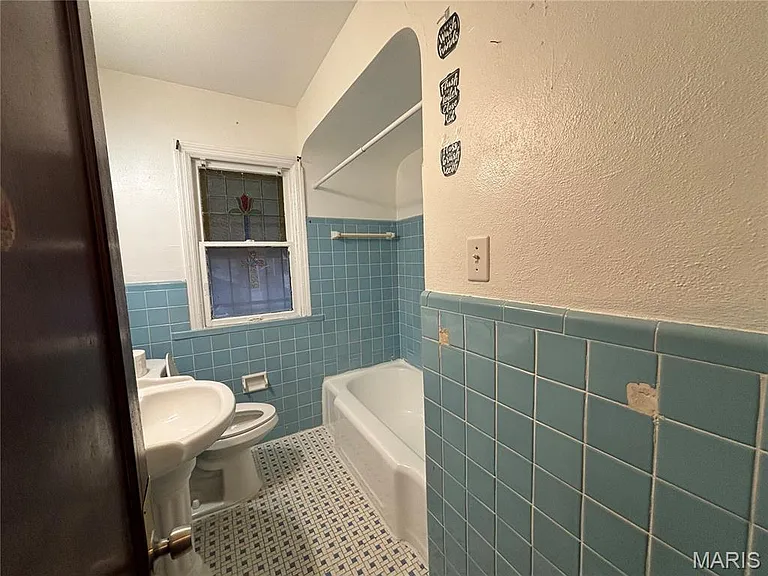 5916 Alpha Ave — Photo 8