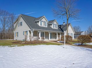14605 W Fieldpointe Ct, New Berlin, WI 53151