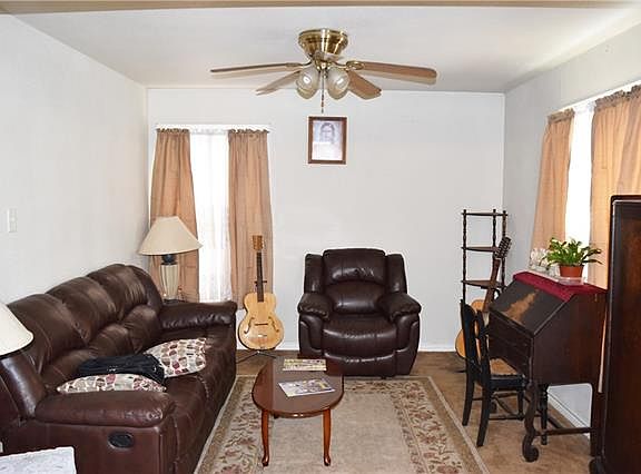 3rd image of 9821 Stebbins Dr