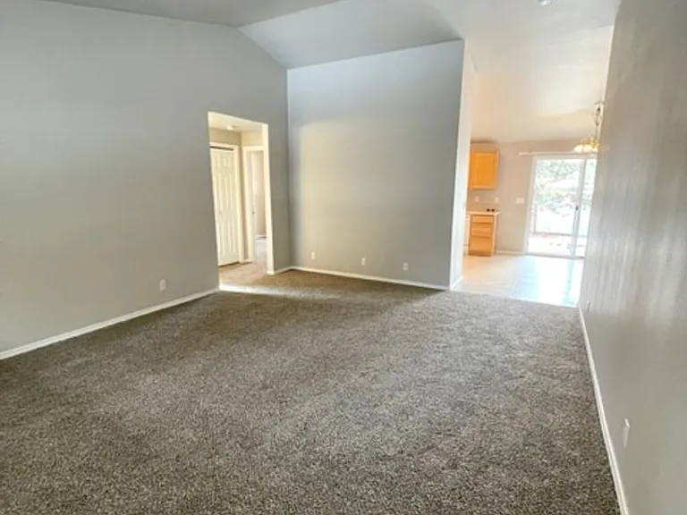 1157 SW Silver Lake Blvd — Photo 3
