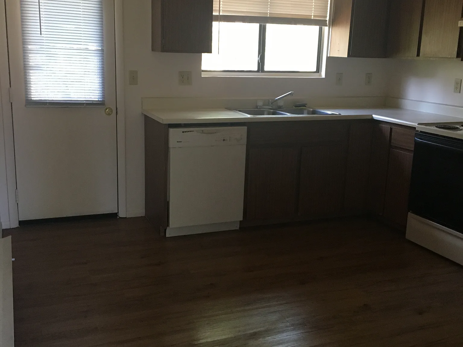 2 bed, 800 sqft, $1,400 — Photo 2