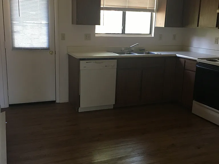 158 S Willow St #3 — Photo 2