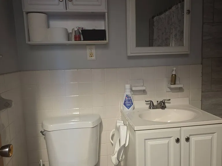705 E 3rd St #7 — Photo 11