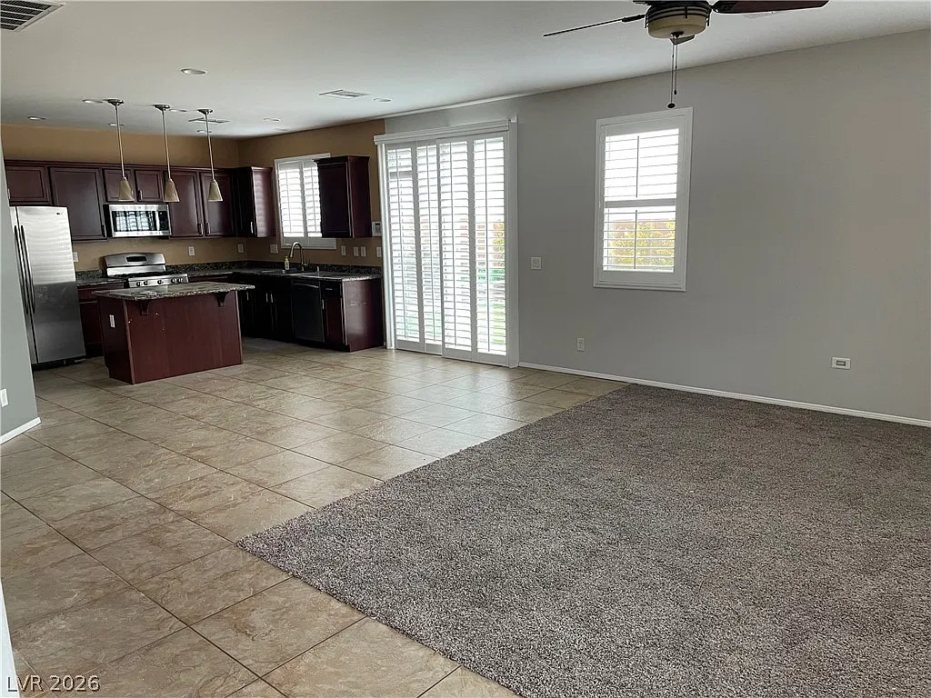 3 bed, 2.5 bath, 1934 sqft, $2,275 — Photo 3