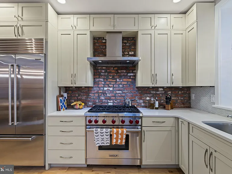729 S 15th St — Photo 10
