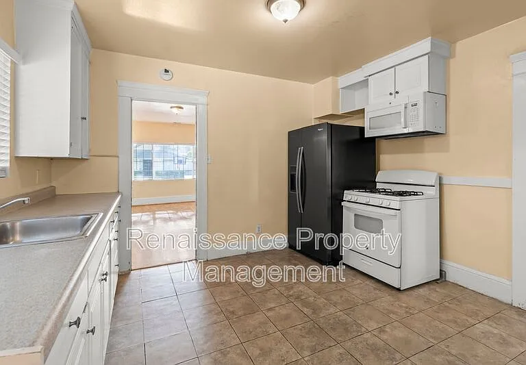1026 N Windeler Ave #A — Photo 17